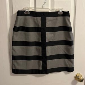 Worthington Skirt. 12P, W-33, L-20to knee. Gray w/ Black Ribbon Trim, Side Zip,